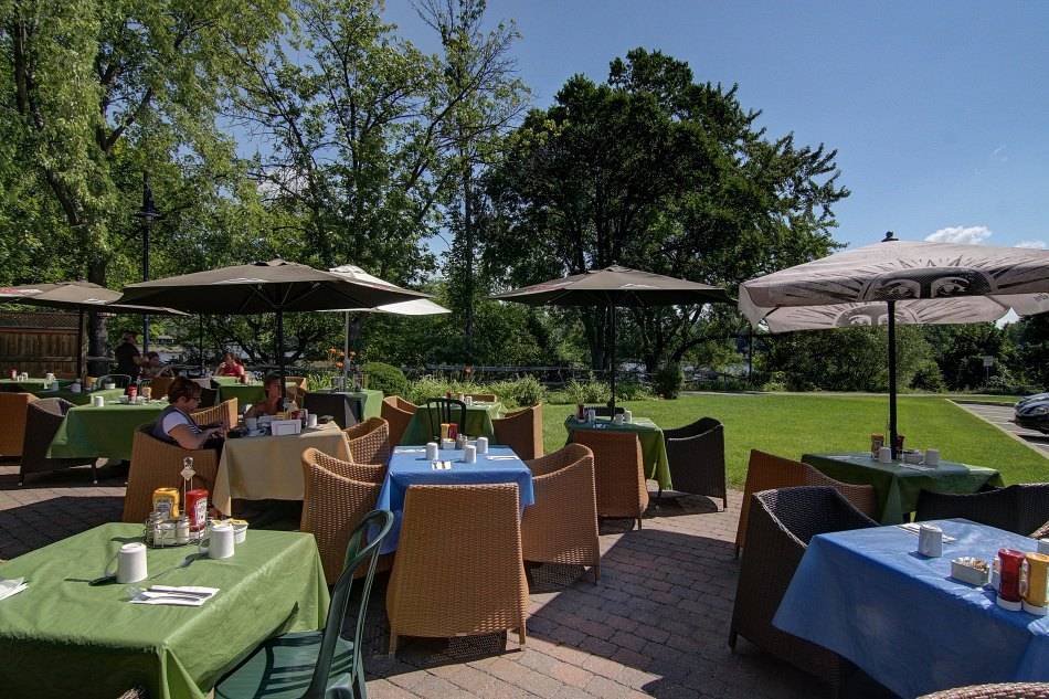 Resto Éclipse - La Terrasse | restaurant | 356 Chemin de la Grande-Côte, Boisbriand, QC J7G 1B1, Canada | 4508186009 OR +1 450-818-6009