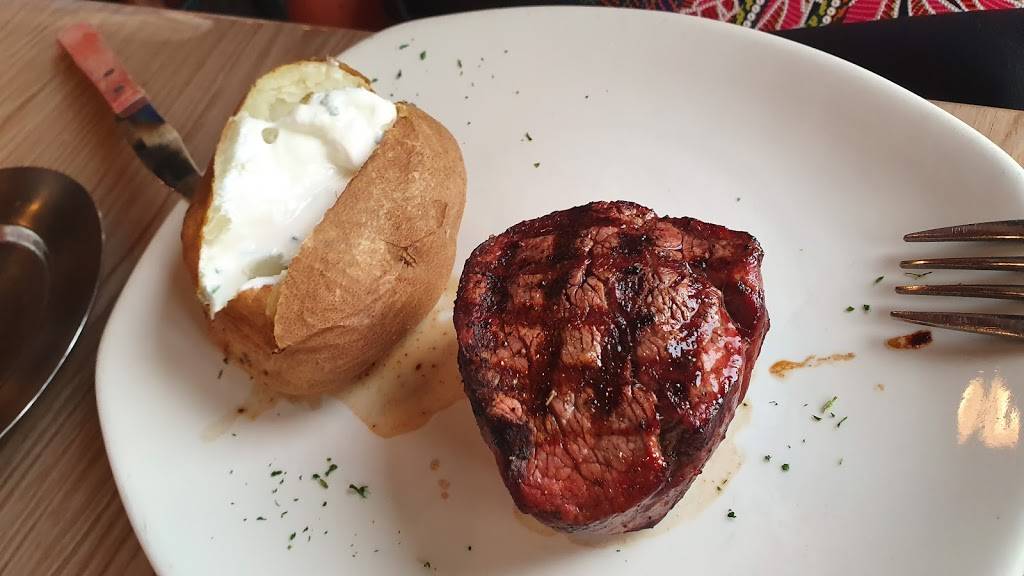 Charleys Boathouse Grill | restaurant | 6241 Estero Blvd, Fort Myers Beach, FL 33931, USA | 2397654700 OR +1 239-765-4700