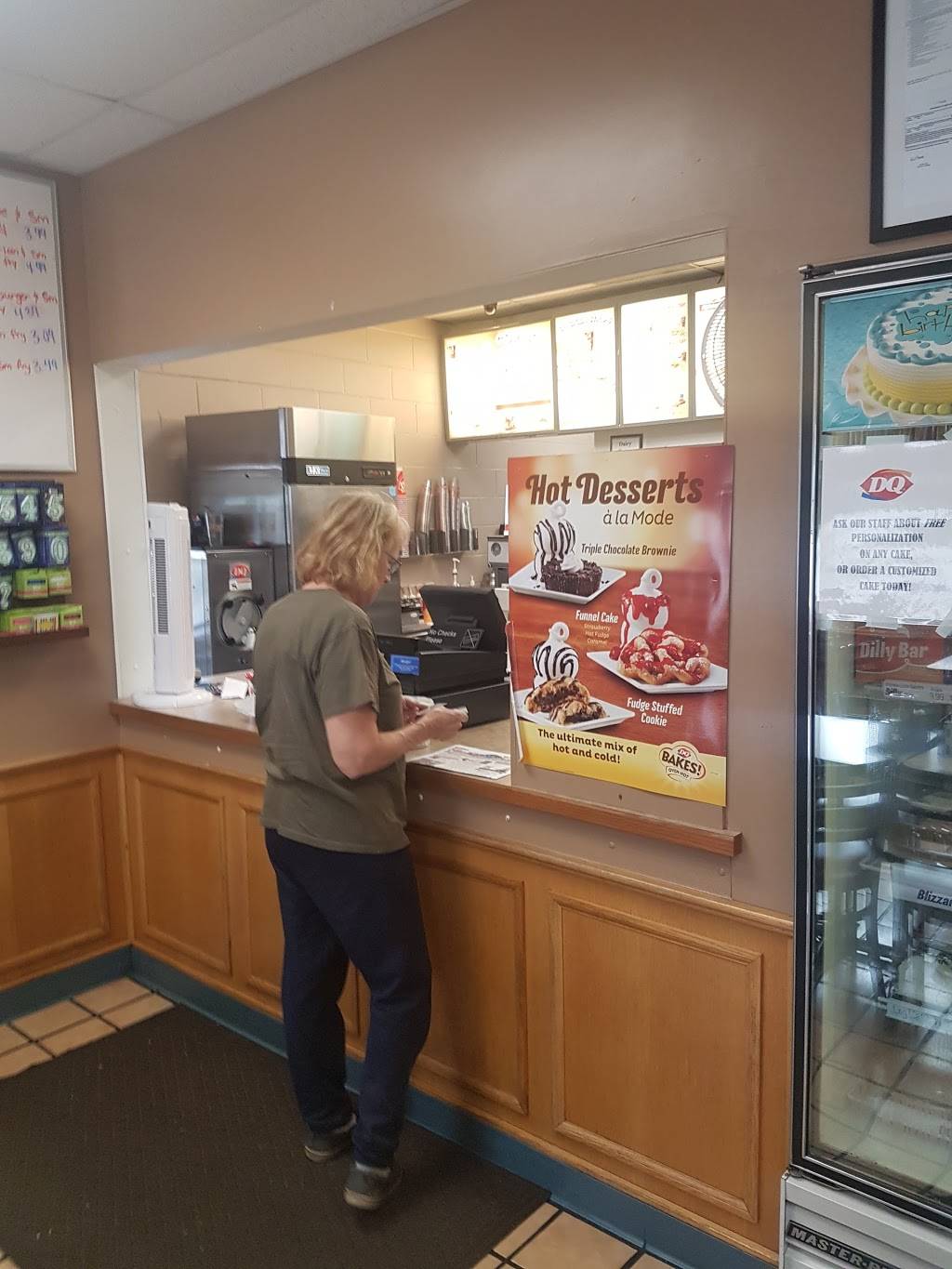 Dairy Queen | restaurant | 2100 6th St SW, Cedar Rapids, IA 52404, USA | 3193620785 OR +1 319-362-0785