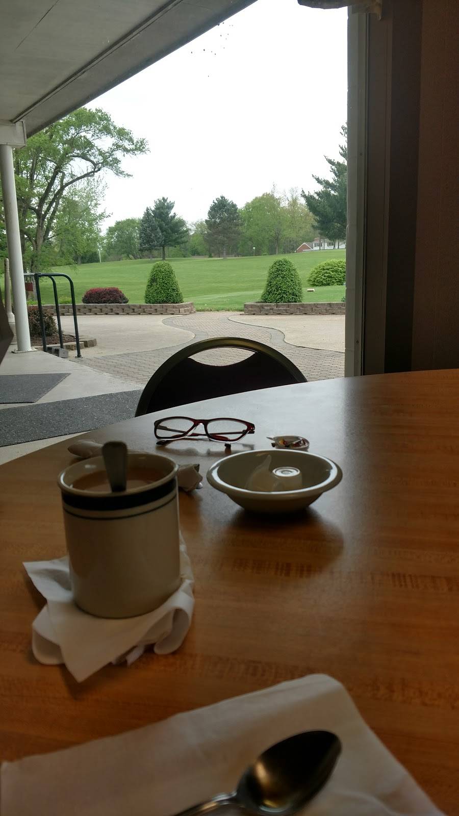 The Grill on the Hill | restaurant | 944 Country Club Dr, Xenia, OH 45385, USA | 9373743663 OR +1 937-374-3663