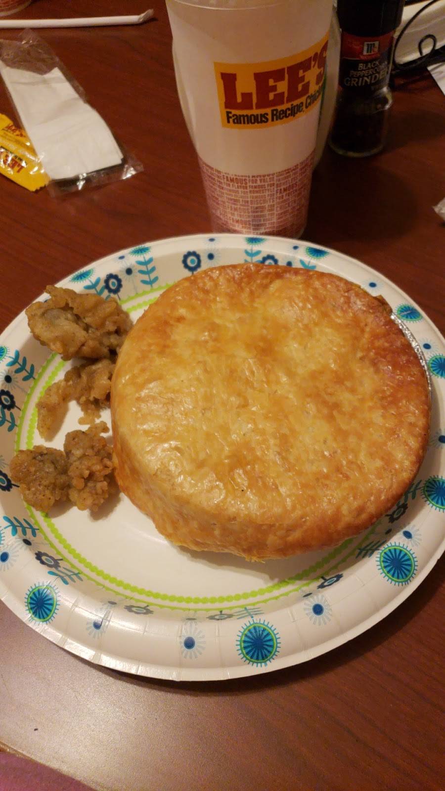 Lees Famous Recipe Chicken | restaurant | 820 Riverview Dr, Kalamazoo, MI 49048, USA | 2693812898 OR +1 269-381-2898