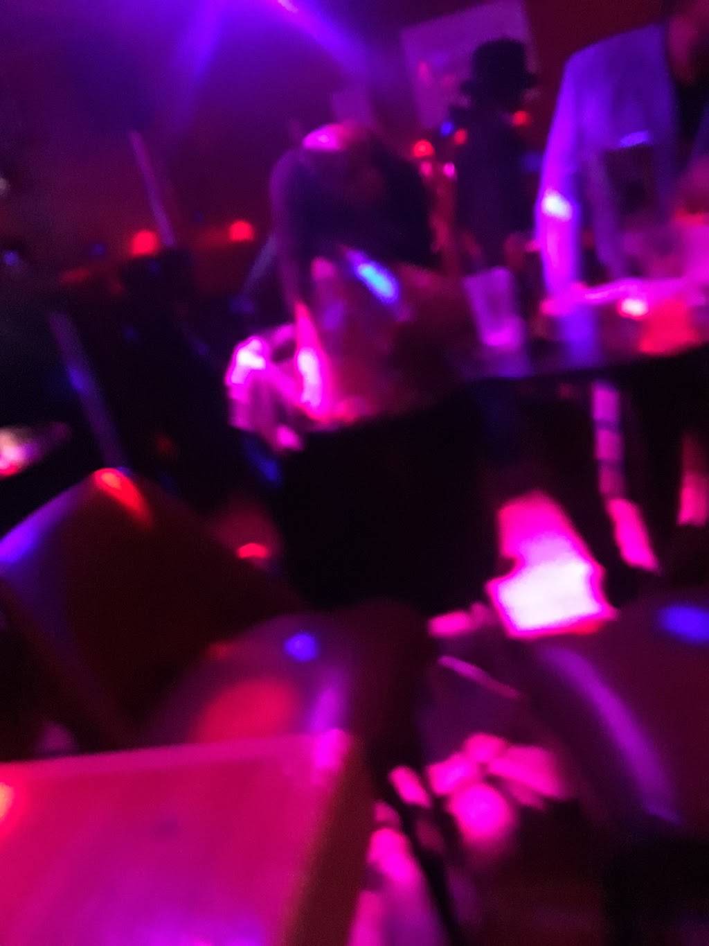 Ms. Winnies Kitchen Genos Bar & Grill | restaurant | 3908 W Fond Du Lac Ave, Milwaukee, WI 53216, USA | 4144478424 OR +1 414-447-8424