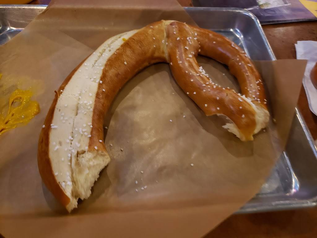 Buffalo Wild Wings | meal takeaway | 909 S Clearview Pkwy, Jefferson, LA 70121, USA | 5042077563 OR +1 504-207-7563