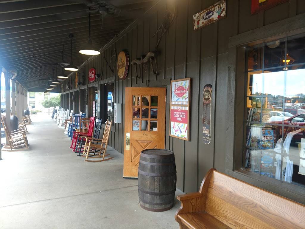 Cracker Barrel Old Country Store | restaurant | 6050 National Rd E, Richmond, IN 47374, USA | 7659350881 OR +1 765-935-0881