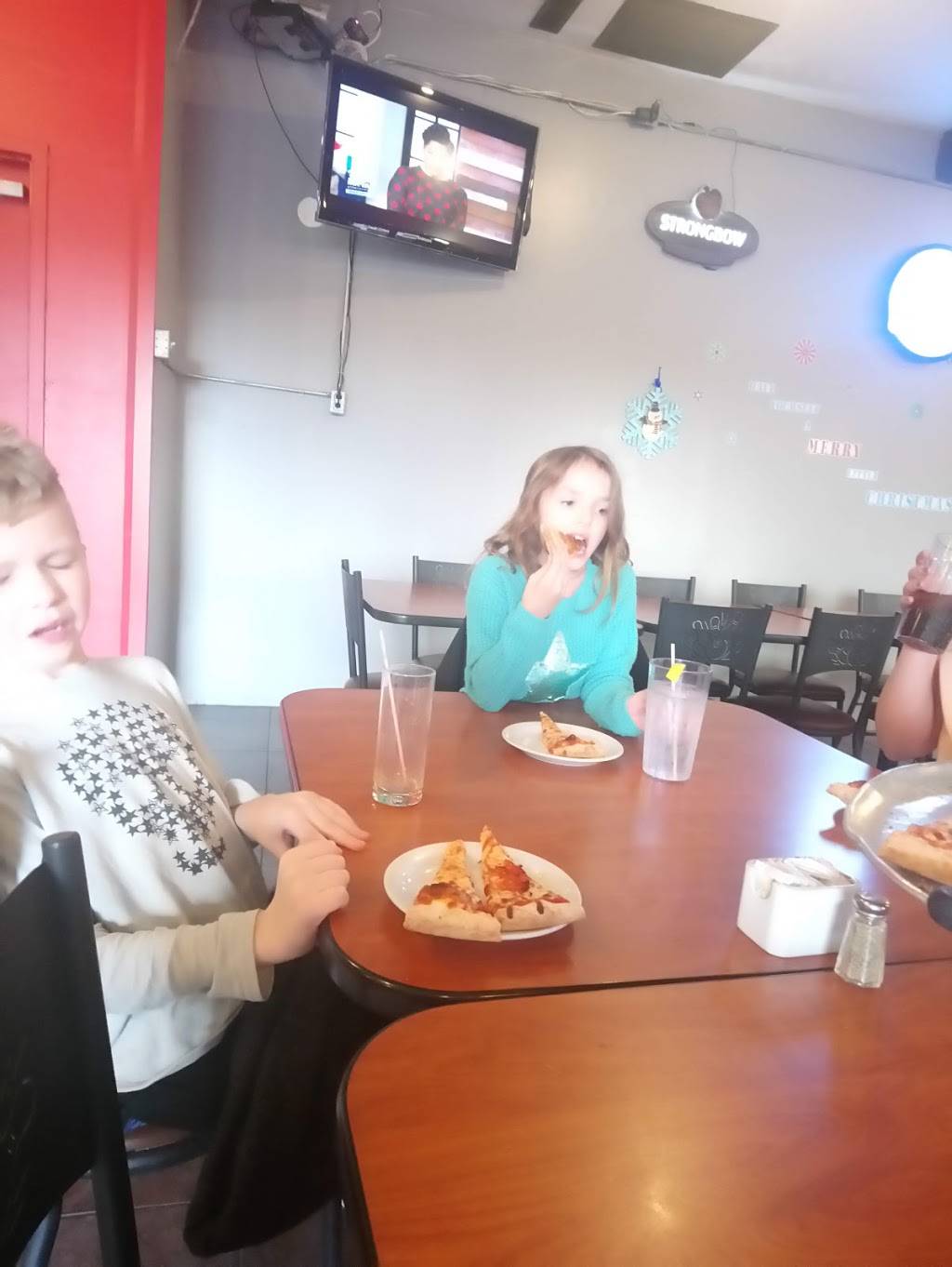 Logans Grillhouse | restaurant | 2482 Dougall Ave, Windsor, ON N8X 1T2, Canada | 5199662724 OR +1 519-966-2724