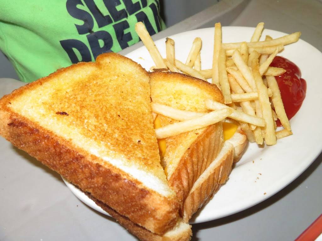 Steak n Shake | restaurant | 2465 N Dirksen Pkwy, Springfield, IL 62702, USA | 2174925925 OR +1 217-492-5925