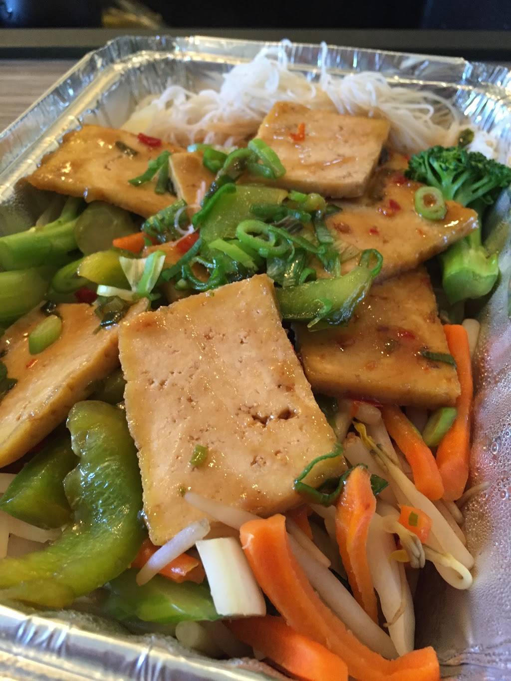 Thai Rouge | restaurant | 79 Rue du Collège, Pont-Rouge, QC G3H 3A7, Canada | 4185541989 OR +1 418-554-1989