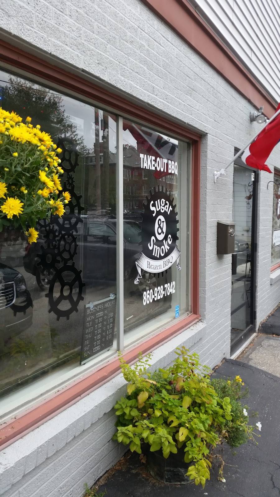 Sugar And Smoke Brazen BBQ | restaurant | 74 School St, Putnam, CT 06260, USA | 8609287842 OR +1 860-928-7842