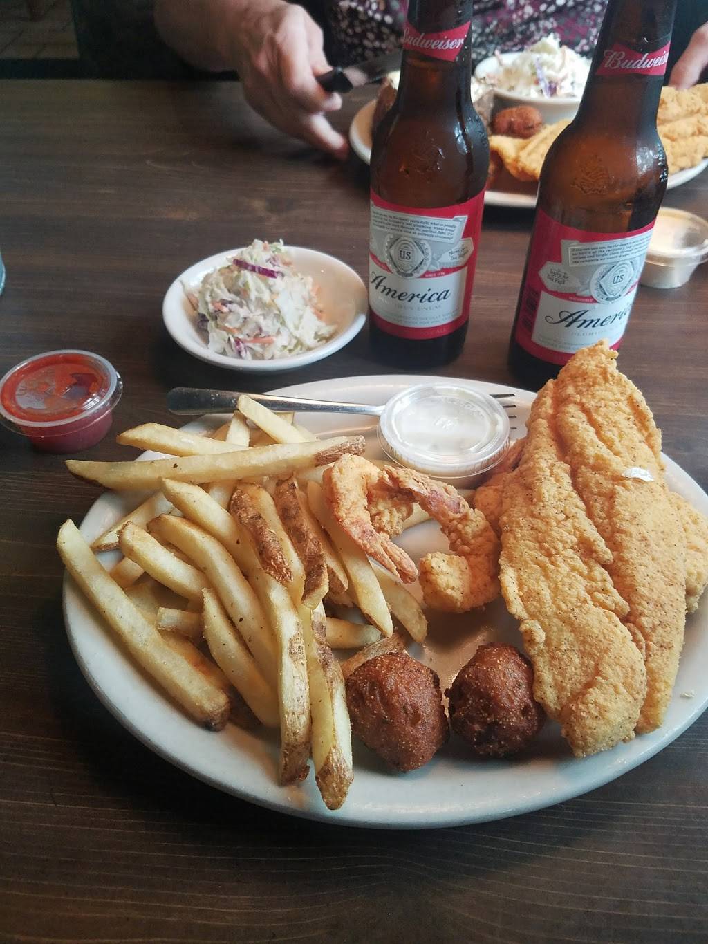 Steve’s Landing Waterfront Grill | restaurant | 1145 Poling Cir, Soddy-Daisy, TN 37379, USA | 4233324098 OR +1 423-332-4098