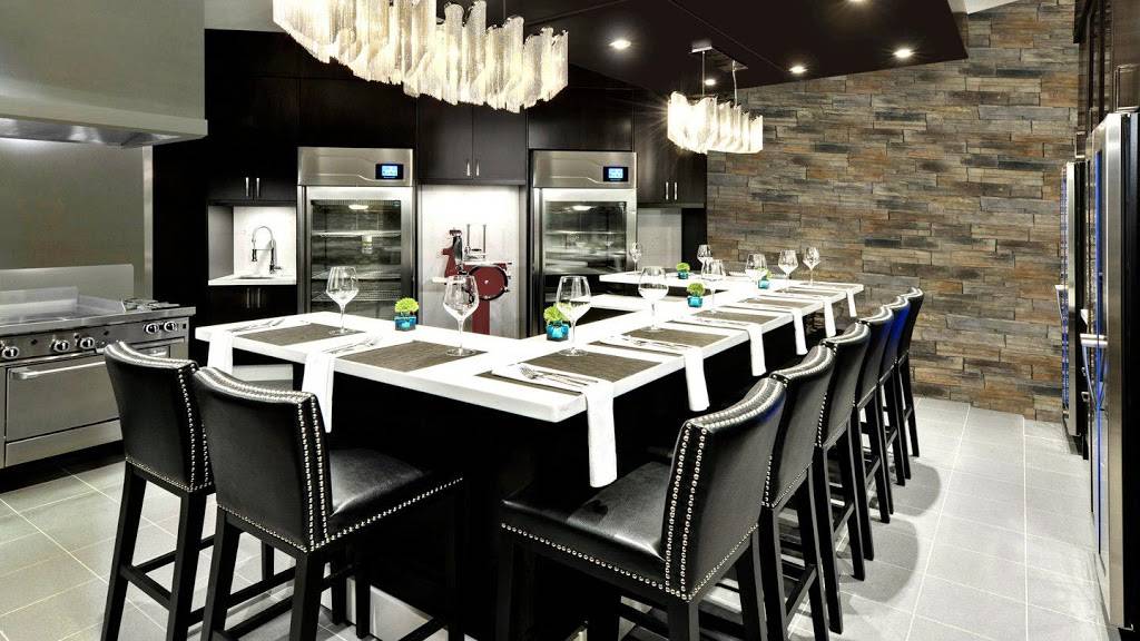 Savoury | restaurant | 1 Harbour Square, Toronto, ON M5J 1A6, Canada | 4163617454 OR +1 416-361-7454