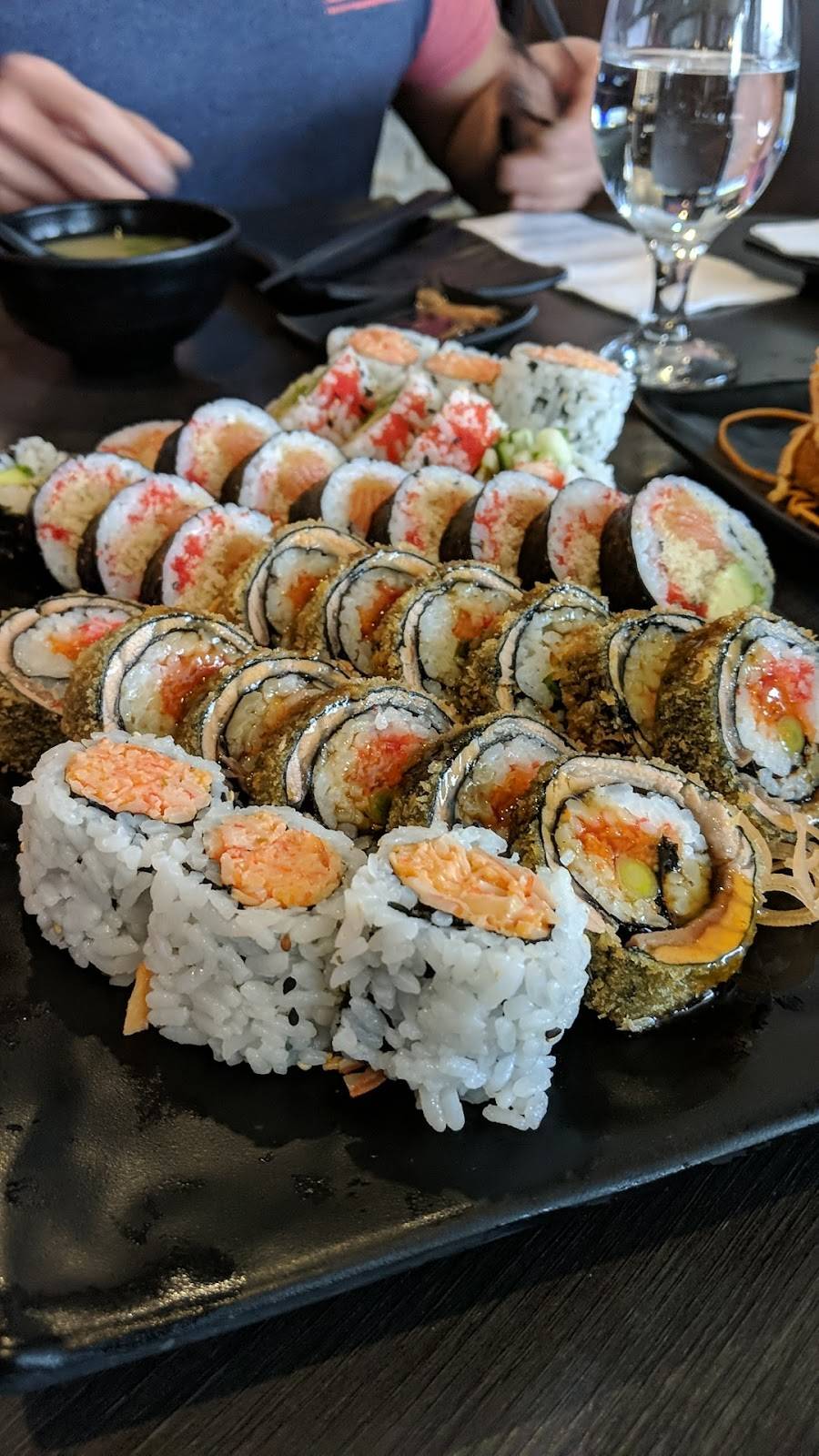 Hasu Restaurant | restaurant | 2762 Boulevard Saint-Charles, Kirkland, QC H9H 3B6, Canada | 5146948668 OR +1 514-694-8668