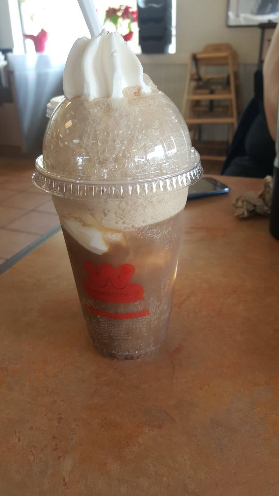 Wienerschnitzel | restaurant | 6200 White Ln, Bakersfield, CA 93309, USA | 6613974686 OR +1 661-397-4686