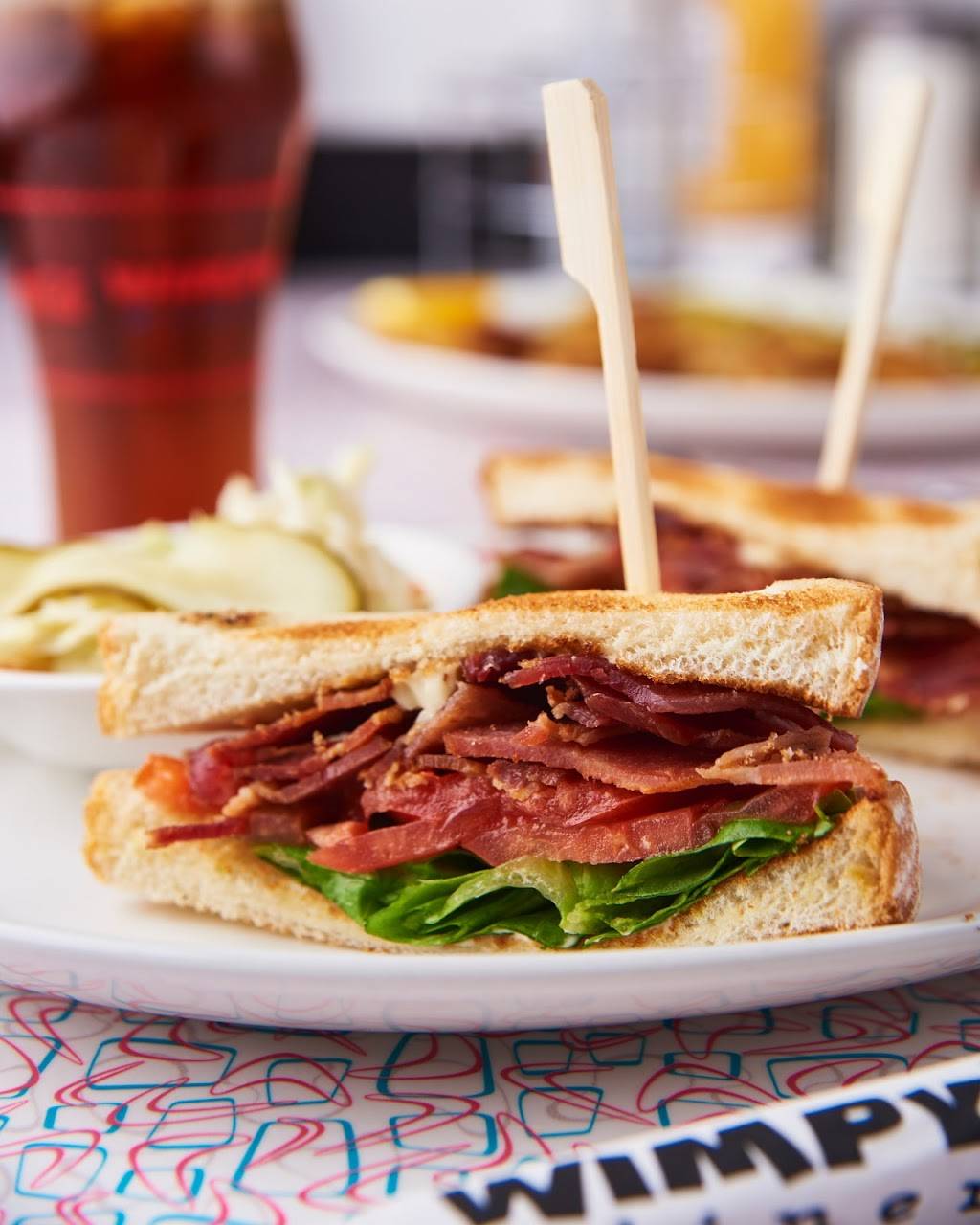Wimpys Diner | restaurant | 685 University Ave, Orillia, ON L3V 6H2, Canada | 7053239696 OR +1 705-323-9696