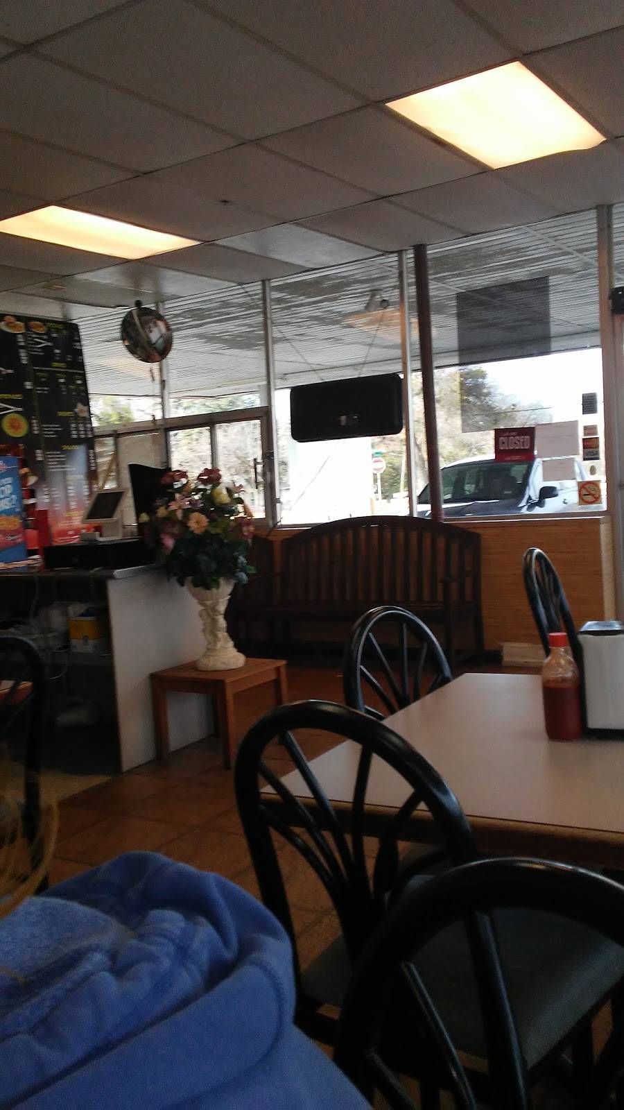 Burger Hill | restaurant | 3850 W Clarendon Dr, Dallas, TX 75211, USA | 2143318303 OR +1 214-331-8303