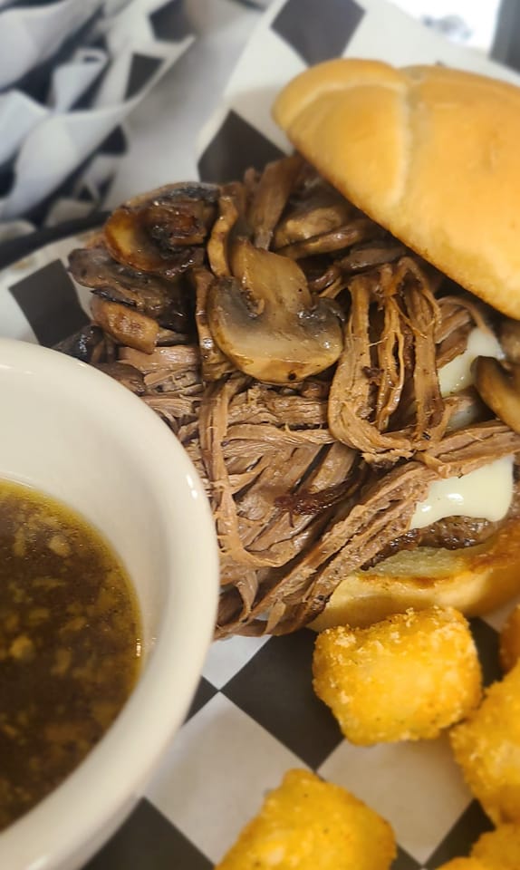 Fredericks Sips N Eats | restaurant | 117 E Bremer Ave, Waverly, IA 50677, USA | 3193522455 OR +1 319-352-2455