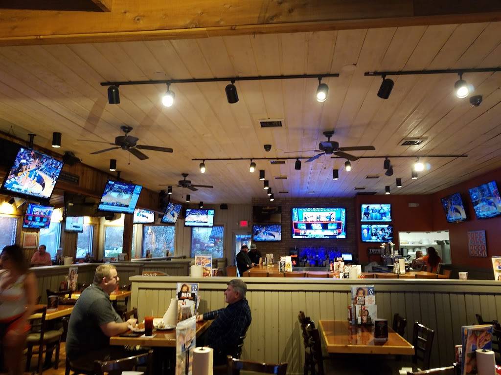 Hooters | meal takeaway | 19850 E Valley View Pkwy, Independence, MO 64055, USA | 8164788832 OR +1 816-478-8832