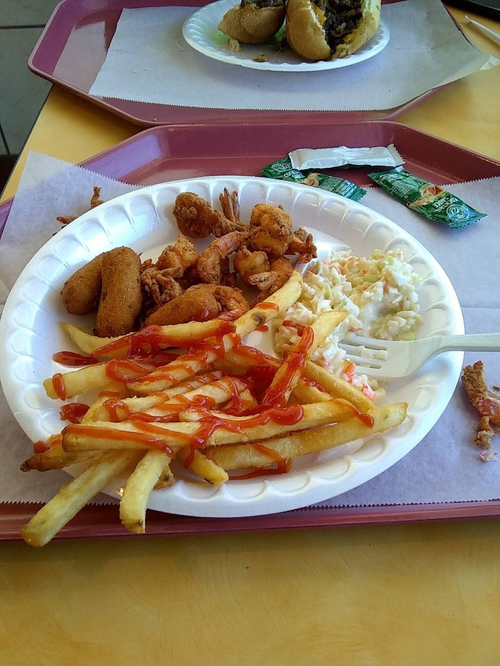 Famous Subs | restaurant | 1102 N Broad St, Edenton, NC 27932, USA | 2524824934 OR +1 252-482-4934