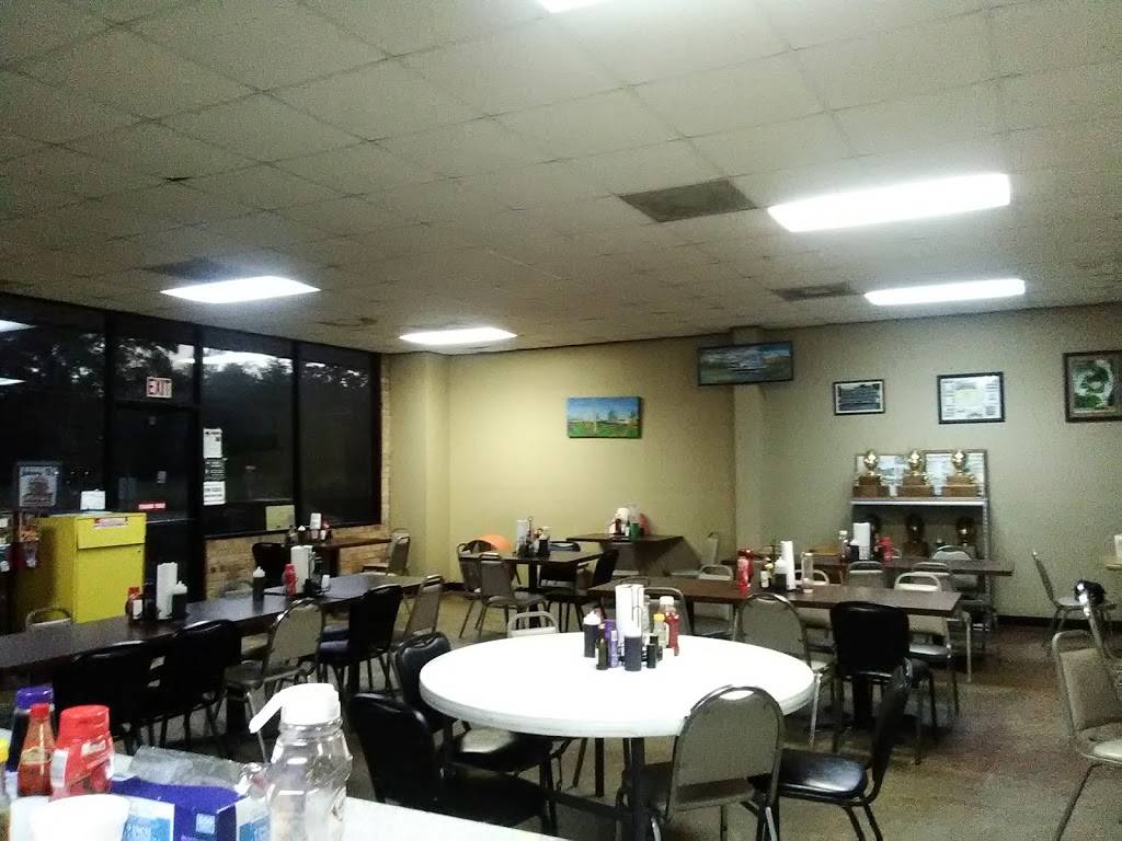 Johnny Bs Cafe | restaurant | 10907 Plank Rd, Clinton, LA 70722, USA | 2256833545 OR +1 225-683-3545