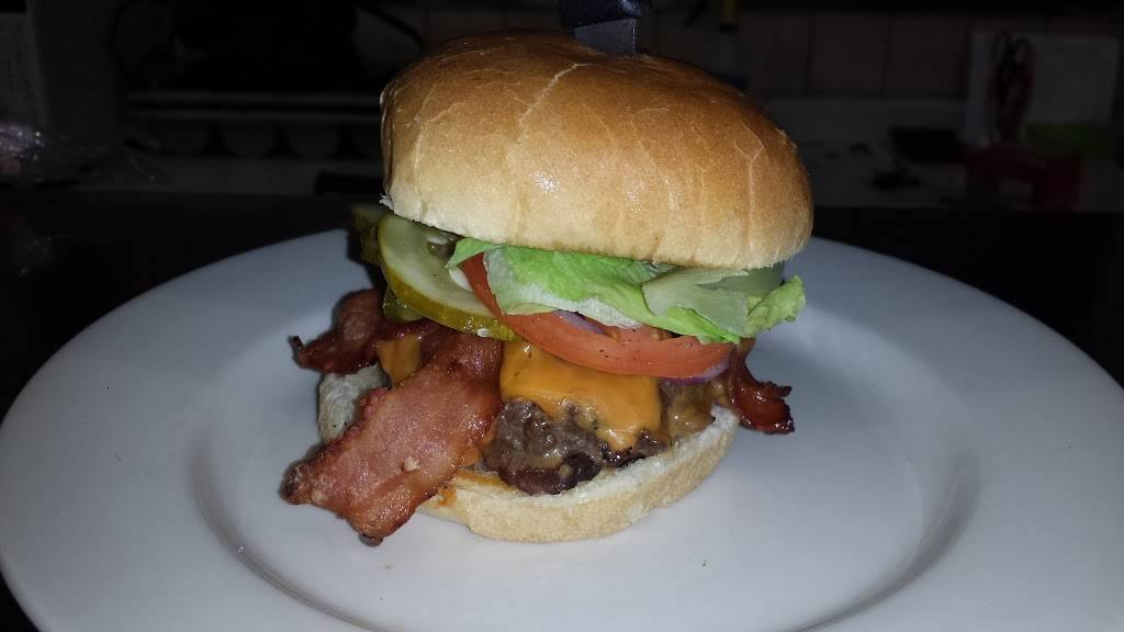 Lauzon Landing Sports Bar & Eatery | restaurant | 1545 Lauzon Rd, Windsor, ON N8S 3N4, Canada | 5199743387 OR +1 519-974-3387