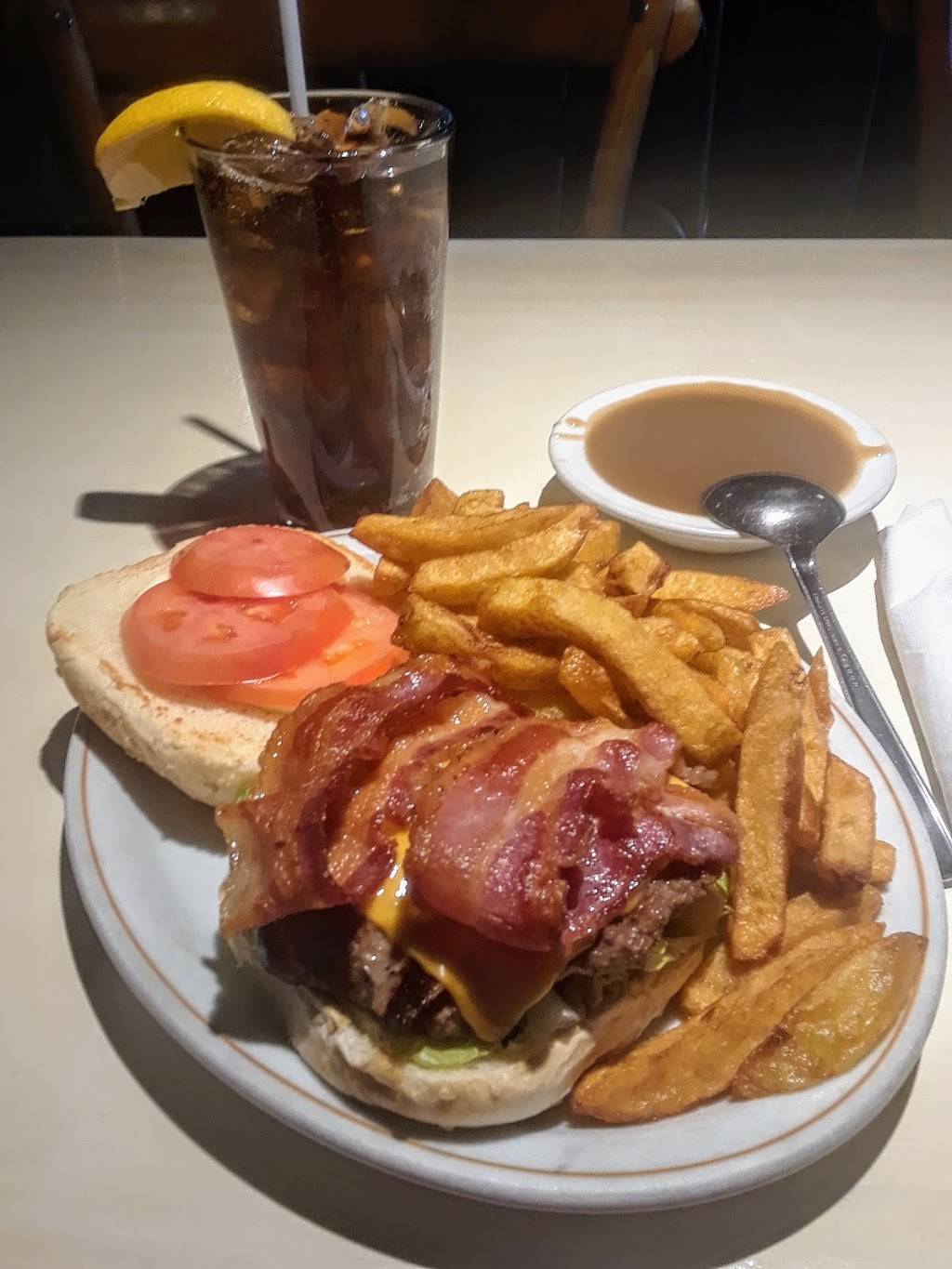 Golden Pizza | restaurant | 2360 Danforth Ave, Toronto, ON M4C 1K7, Canada | 4164257717 OR +1 416-425-7717