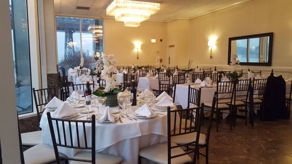 Giando on the Water | restaurant | 400 Kent Ave, Brooklyn, NY 11249, USA | 7183877000 OR +1 718-387-7000