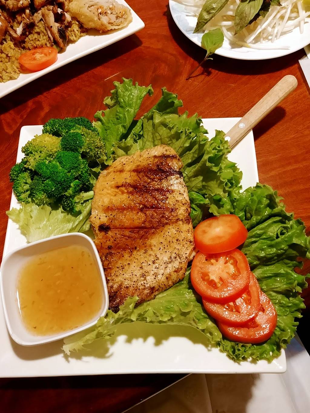 Saigon Grill | restaurant | 5 W Elm St, Lodi, CA 95240, USA | 2093685152 OR +1 209-368-5152