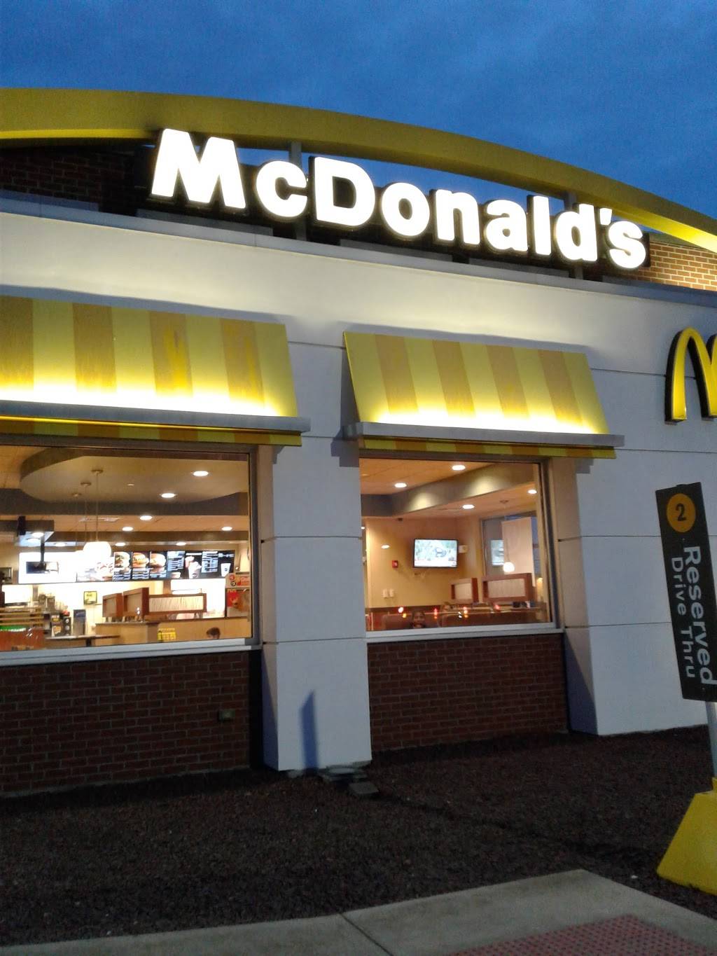 McDonalds | cafe | 2061 S Queen St, York, PA 17403, USA | 7178459360 OR +1 717-845-9360