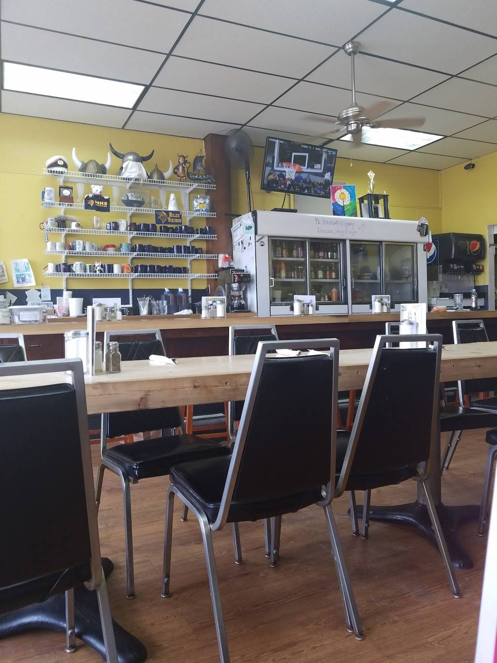 The Viking Grill | restaurant | 402 Wayne St, Niles, MI 49120, USA | 2696844175 OR +1 269-684-4175