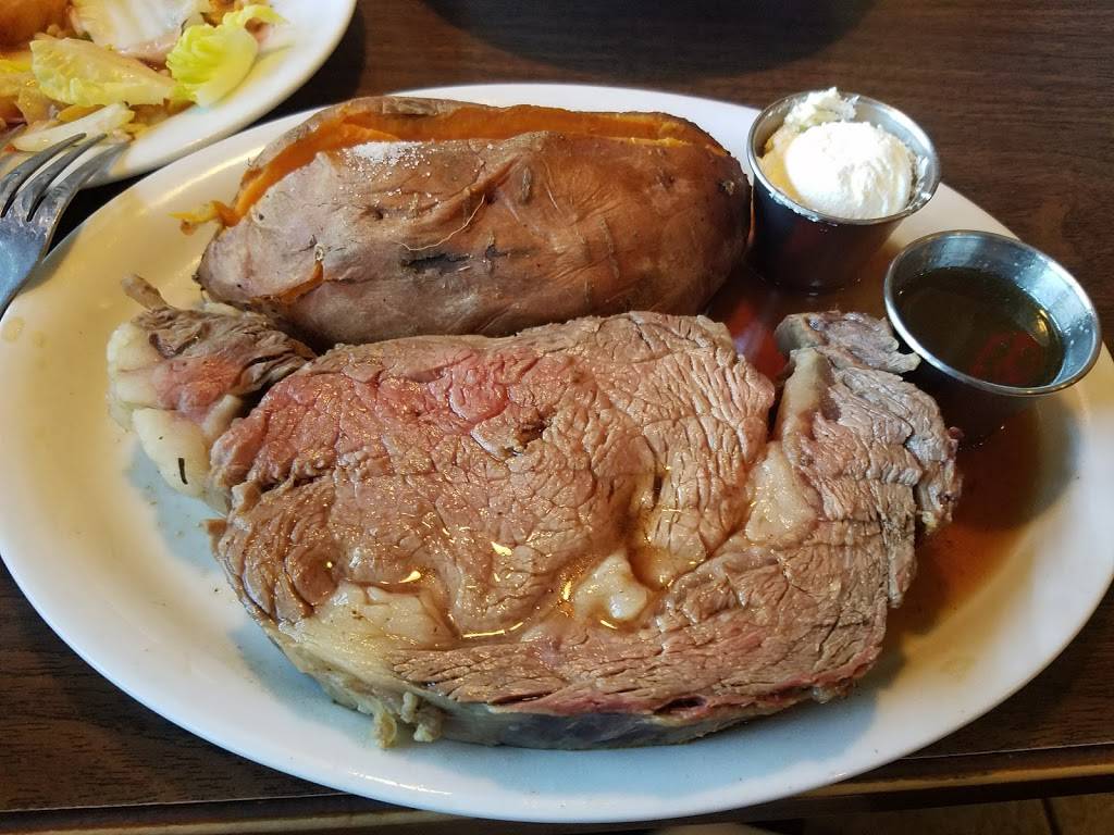 Luckys Steakhouse | restaurant | 17500 Silver Pkwy, Fenton, MI 48430, USA | 8107501400 OR +1 810-750-1400