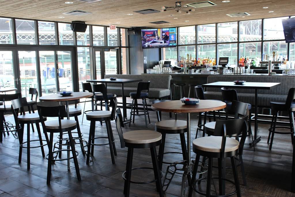 Budweiser Brickhouse Tavern | restaurant | 3647 N Clark St, Chicago, IL 60613, USA | 7733774770 OR +1 773-377-4770