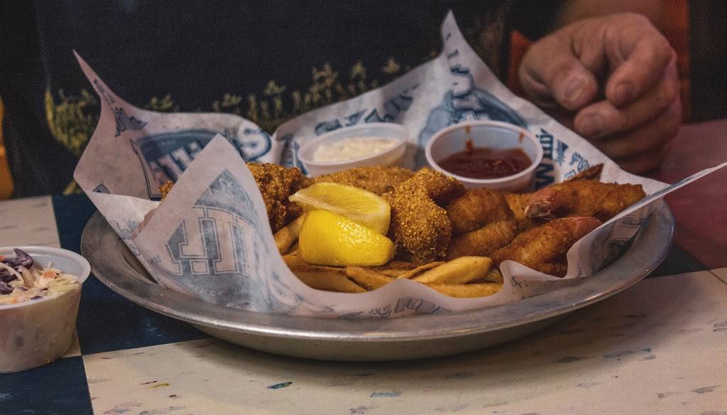 Willies Grill & Icehouse | restaurant | 24200 W, I-10, San Antonio, TX 78257, USA | 2106985337 OR +1 210-698-5337