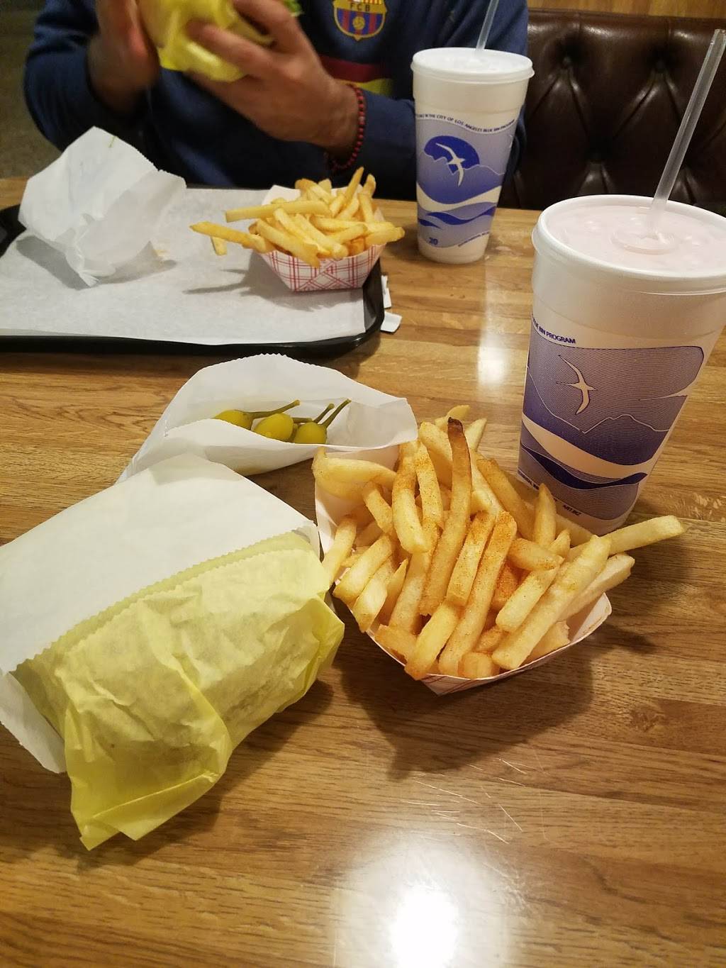 Tommys Famous Drive-In | restaurant | 201 N Maclay Ave, San Fernando, CA 91340, USA | 8183618881 OR +1 818-361-8881