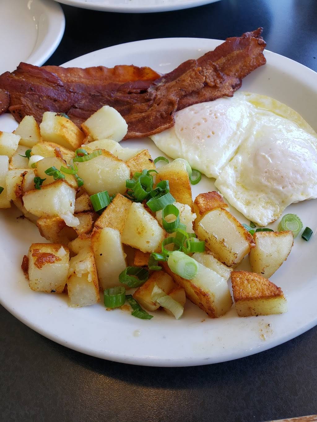 Qube Bar & Grill | restaurant | 4000 S El Camino Real, San Mateo, CA 94403, USA | 6502122643 OR +1 650-212-2643