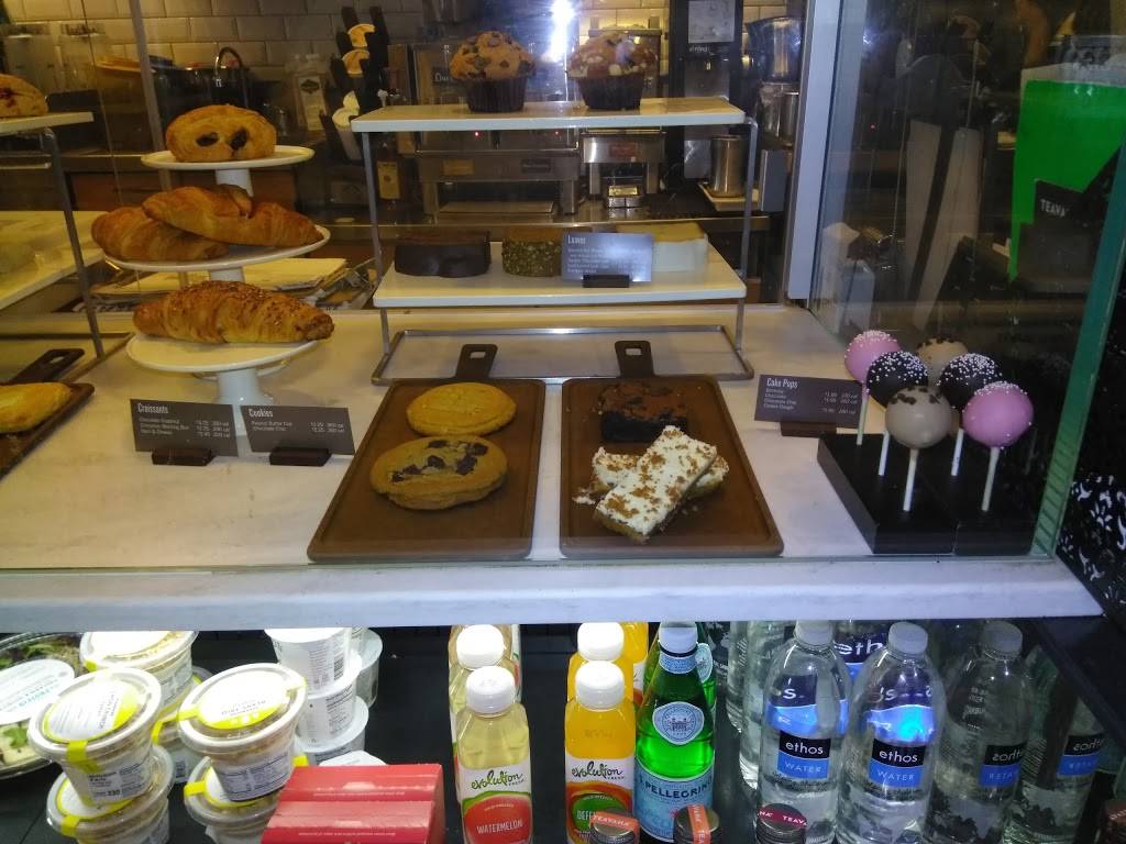 Starbucks | cafe | P-1, 1450 Travis Blvd, Fairfield, CA 94533, USA | 7074220891 OR +1 707-422-0891