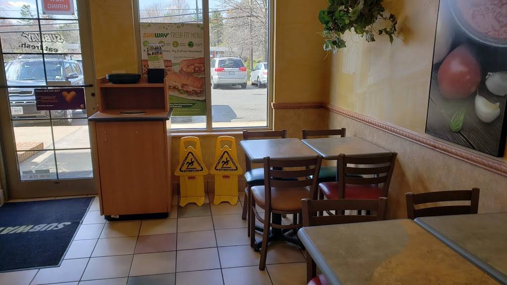 Subway Restaurants | restaurant | 6437 Lee Hwy, Warrenton, VA 20187, USA | 5408782085 OR +1 540-878-2085