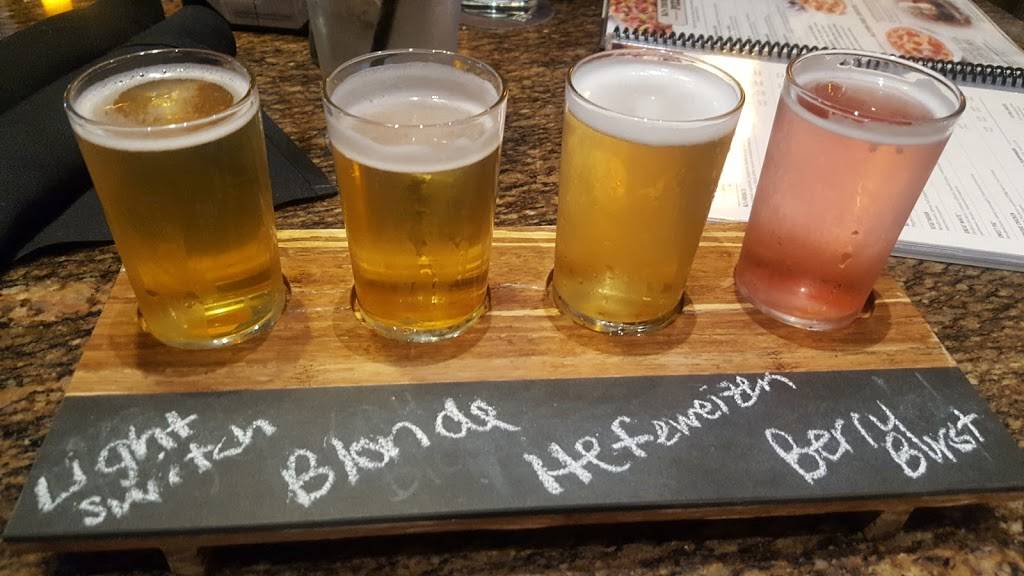 BJs Restaurant & Brewhouse | restaurant | 8761 Vineland Ave, Orlando, FL 32821, USA | 4078279105 OR +1 407-827-9105