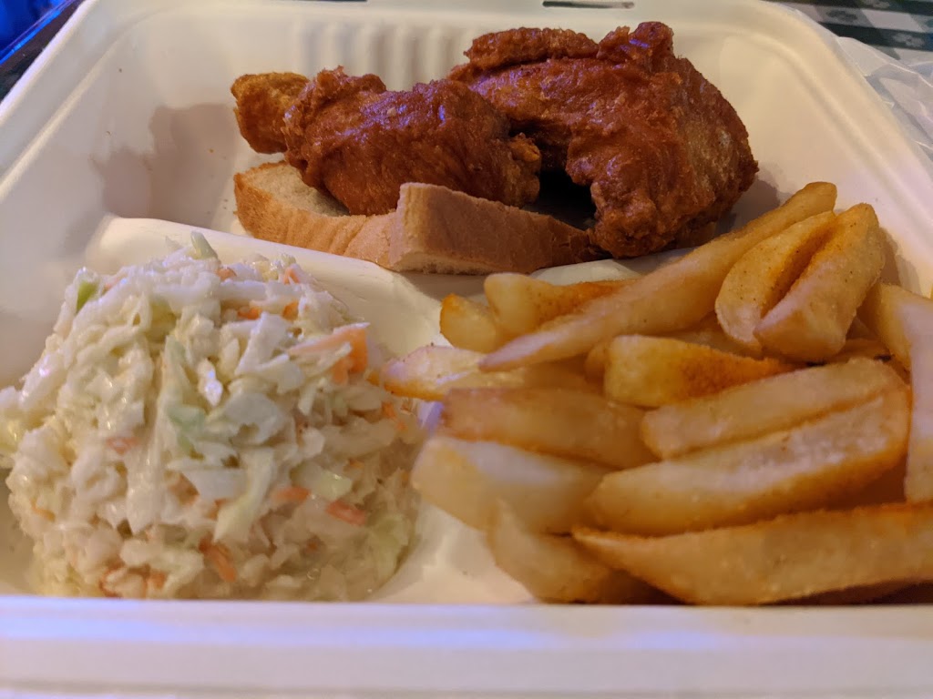 Guss World Famous Fried Chicken | restaurant | 300 President Clinton Ave, Little Rock, AR 72201, USA | 5013722211 OR +1 501-372-2211