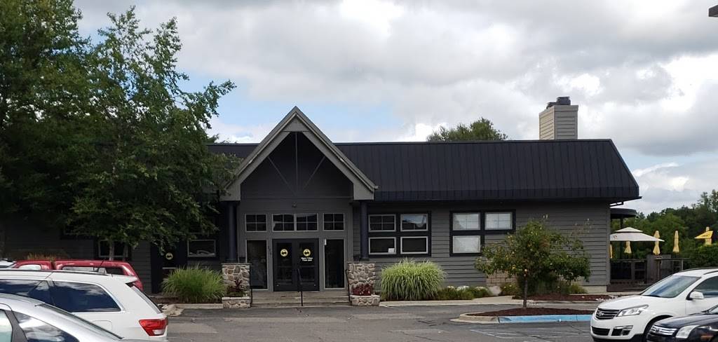 Buffalo Wild Wings | meal takeaway | 770 N Lapeer Rd, Lake Orion, MI 48362, USA | 2488148600 OR +1 248-814-8600