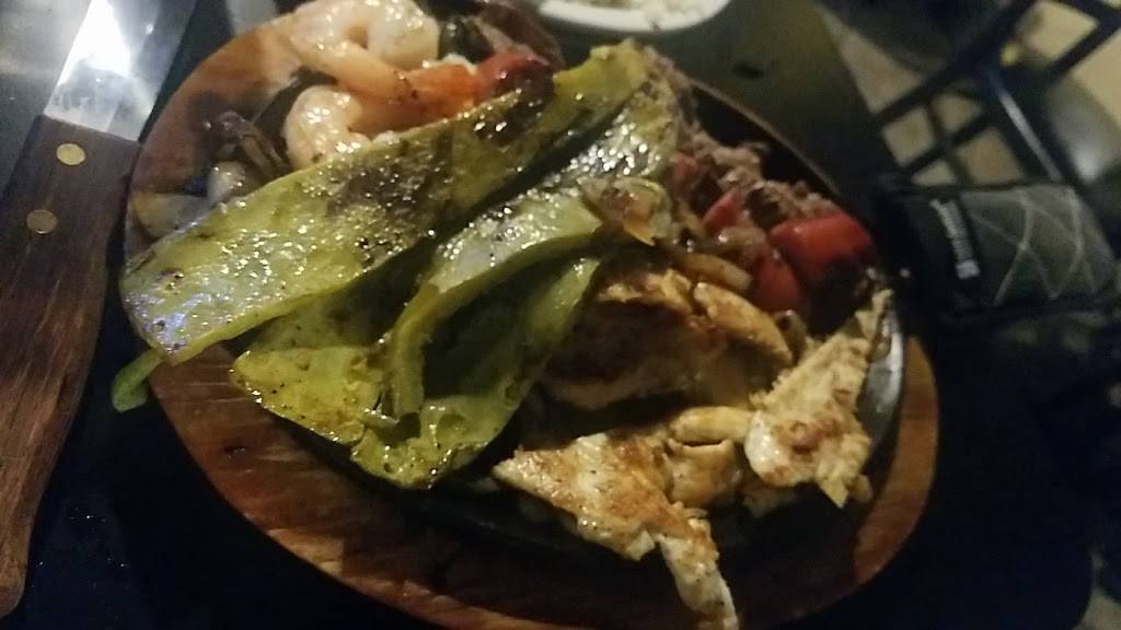 Mariscos El Rincon Bar & Grill | restaurant | 300 N Pinkerton St, Athens, TX 75751, USA | 9032641010 OR +1 903-264-1010