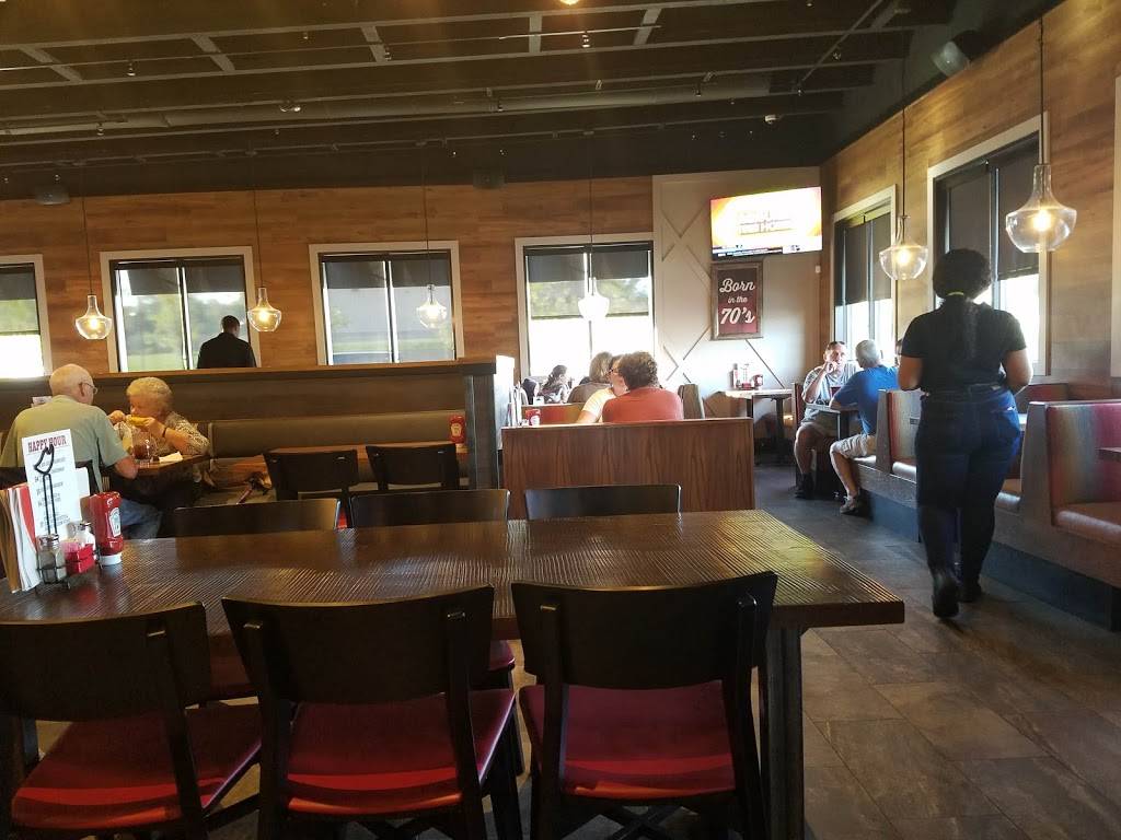 Chilis Grill & Bar | restaurant | 4750 Edgmont Ave, Brookhaven, PA 19015, USA | 4844803442 OR +1 484-480-3442