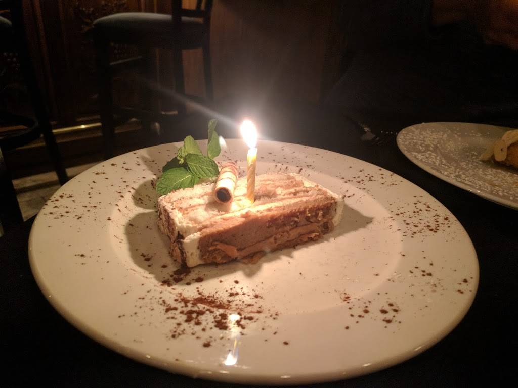 Giovannis | restaurant | 330 Oakwood Blvd, Detroit, MI 48217, USA | 3138410122 OR +1 313-841-0122