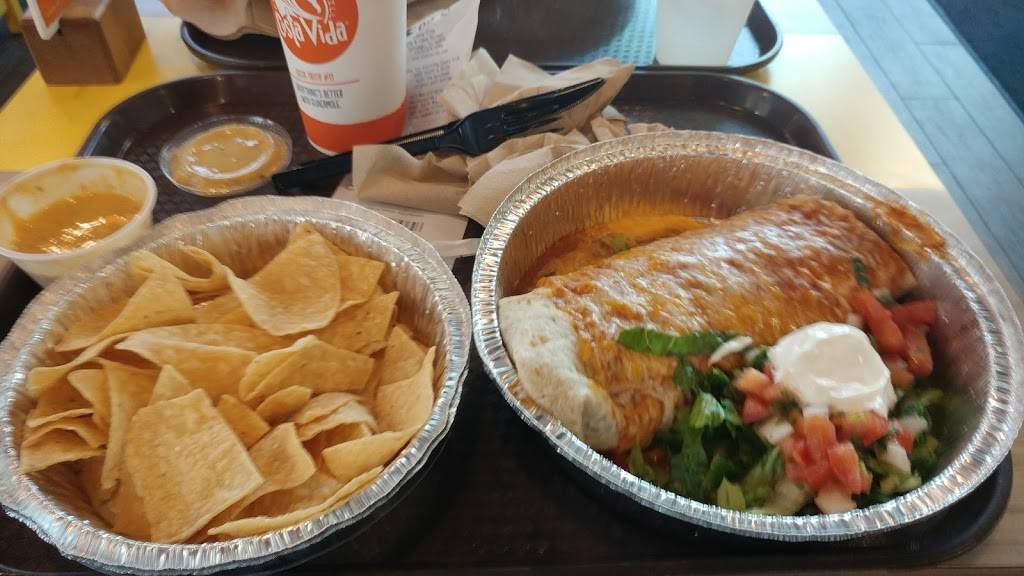 Costa Vida | restaurant | 218 W Lake St, Chicago, IL 60606, USA | 3123743344 OR +1 312-374-3344