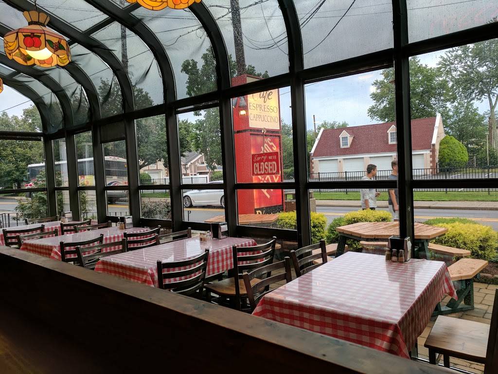 Renatos Pizza | restaurant | 36 S Maple Ave, Ridgewood, NJ 07450, USA | 2016523554 OR +1 201-652-3554