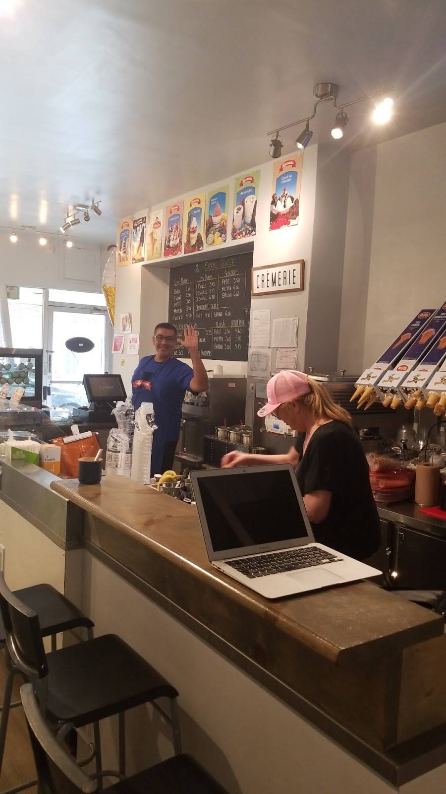 Crèmerie et délices du quartier | restaurant | 4272 Rue Beaubien E, Montréal, QC H1T 1S6, Canada | 5143796556 OR +1 514-379-6556