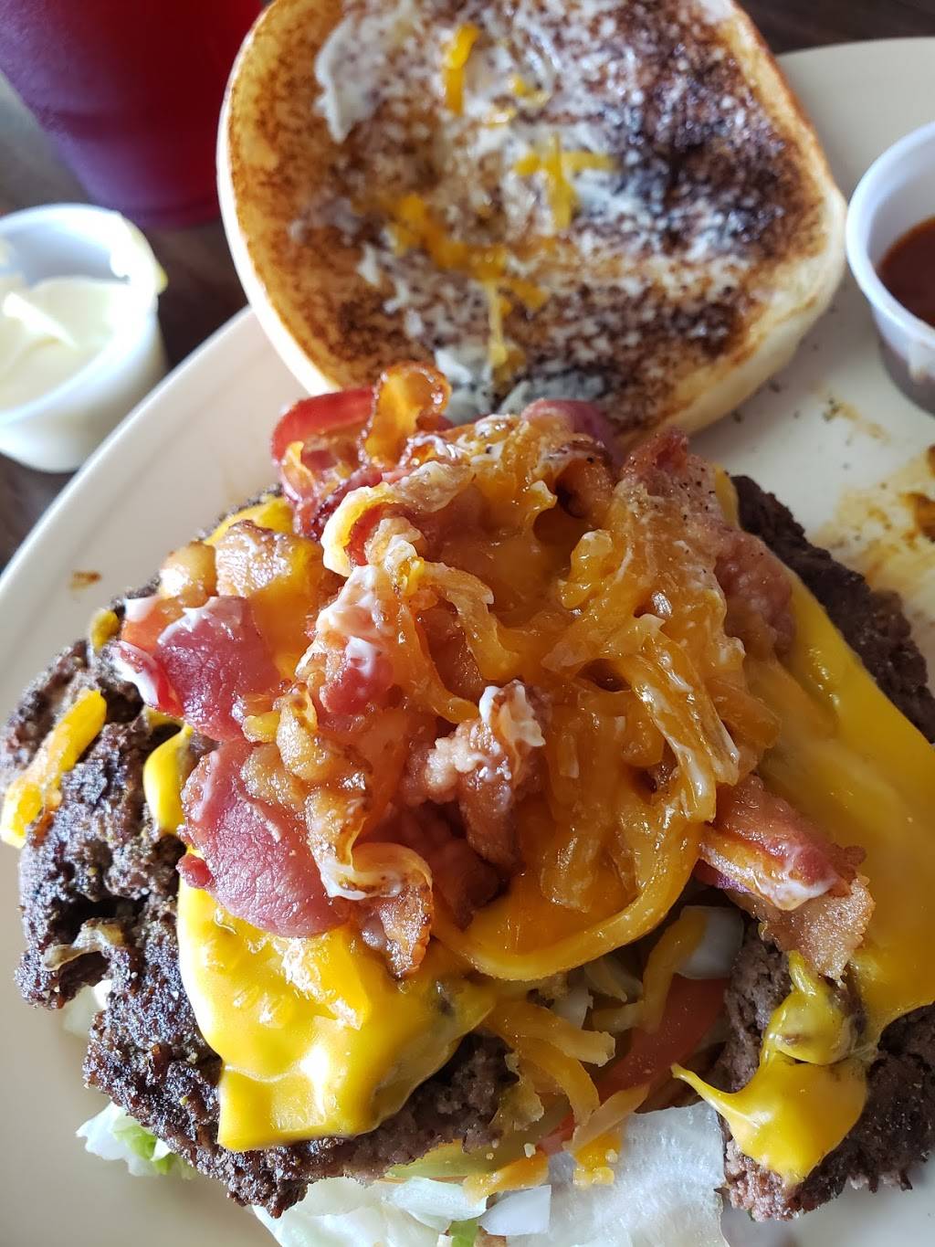 Burger Island | restaurant | 4422 Lemmon Ave, Dallas, TX 75219, USA | 2144430015 OR +1 214-443-0015