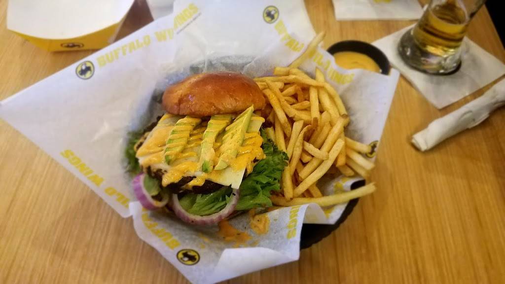 Buffalo Wild Wings | restaurant | 3660 Stone Creek Blvd, Cincinnati, OH 45251, USA | 5132451457 OR +1 513-245-1457