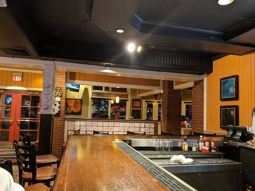 Chilis Grill & Bar | meal takeaway | 2105 NJ-35 #101, Holmdel, NJ 07733, USA | 7326712273 OR +1 732-671-2273