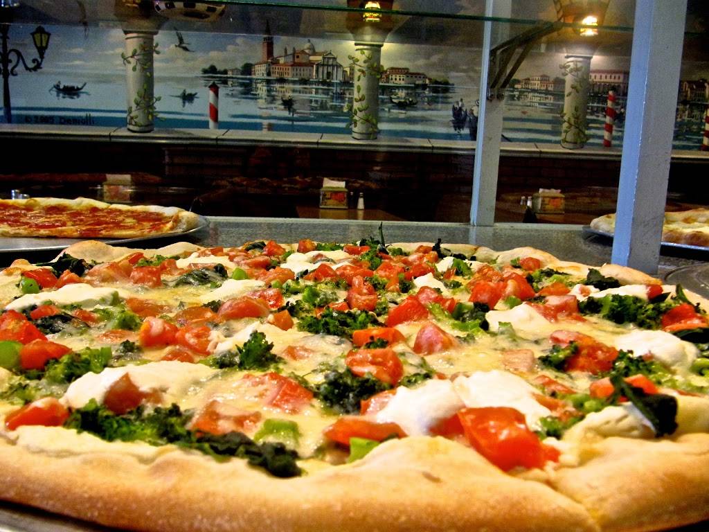 Vinnies Italian Restaurant & Pizzeria | restaurant | 886 W Bay Ave, Barnegat, NJ 08005, USA | 6096981511 OR +1 609-698-1511