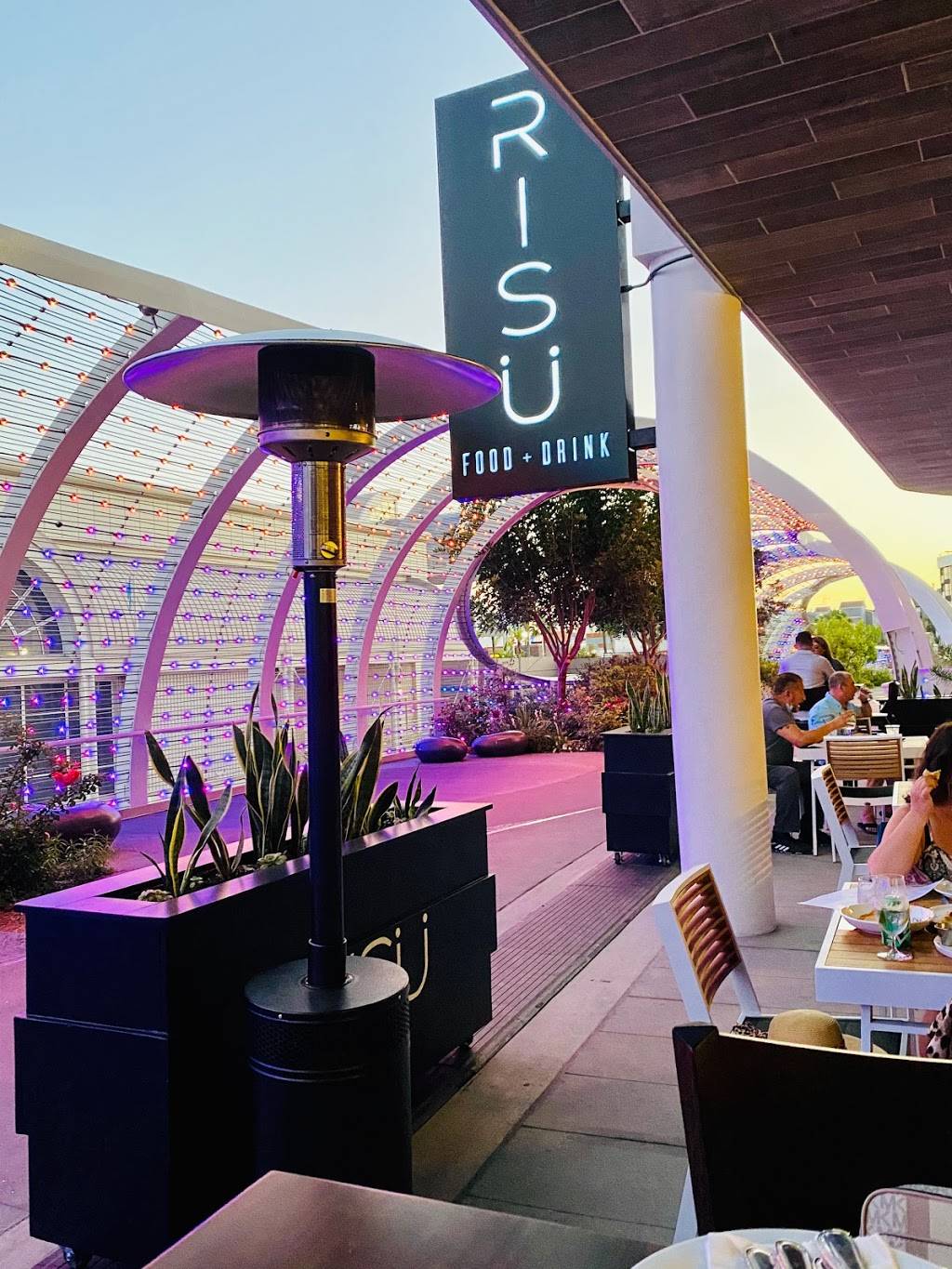 Risü | restaurant | 207 E Seaside Way, Long Beach, CA 90802, USA | 5625220101 OR +1 562-522-0101