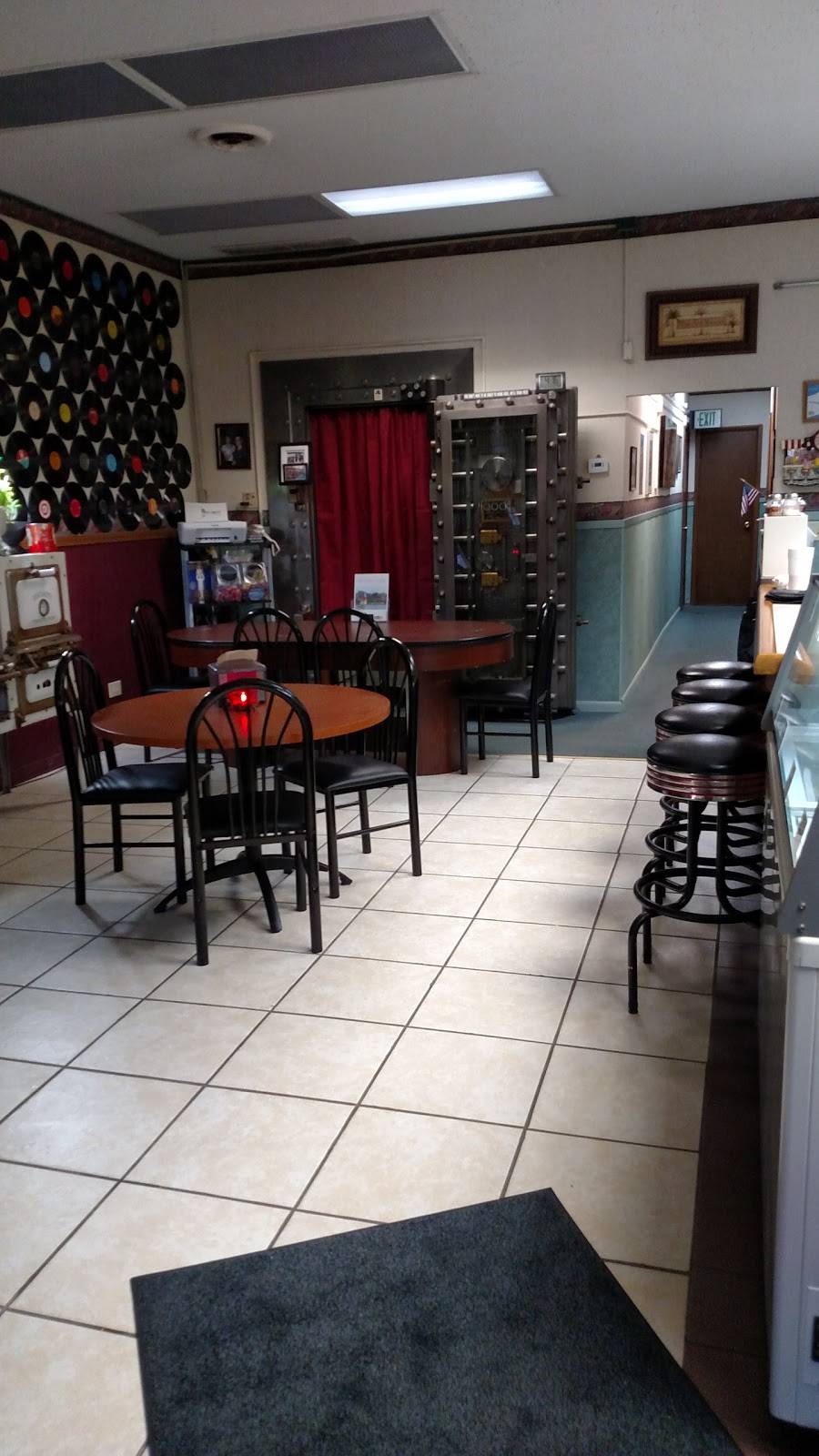 Reds Pizza & Pasta | restaurant | 111 S Main St, Claypool, IN 46510, USA | 5745663111 OR +1 574-566-3111